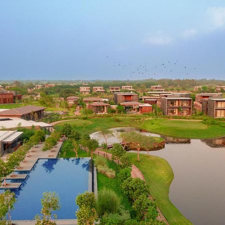 Mysa Zinc Journey By The Fern, Nani Devati Hotel Sānand Екстериор снимка