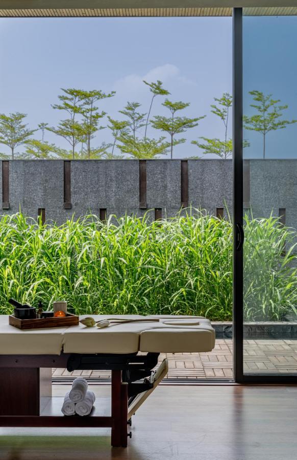 Mysa Zinc Journey By The Fern, Nani Devati Hotel Sānand Екстериор снимка