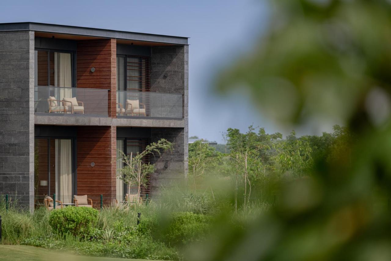 Mysa Zinc Journey By The Fern, Nani Devati Hotel Sānand Екстериор снимка
