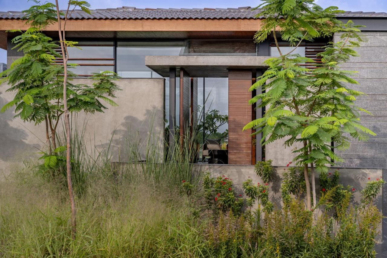 Mysa Zinc Journey By The Fern, Nani Devati Hotel Sānand Екстериор снимка